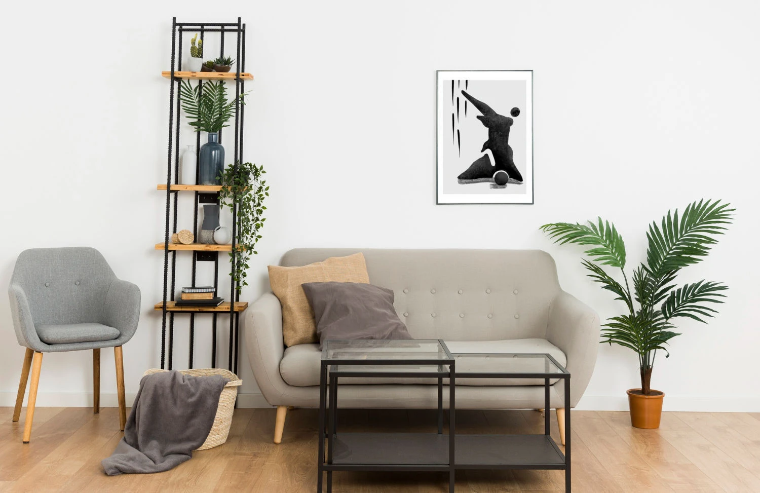 Aranżacja salonu w stylu loft z metalowym regałem i sofą, Meble Mibu Gdańsk